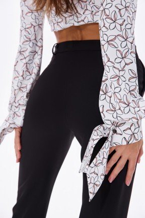 Фото Классические брюки прямого кроя в черном оттенке (4)