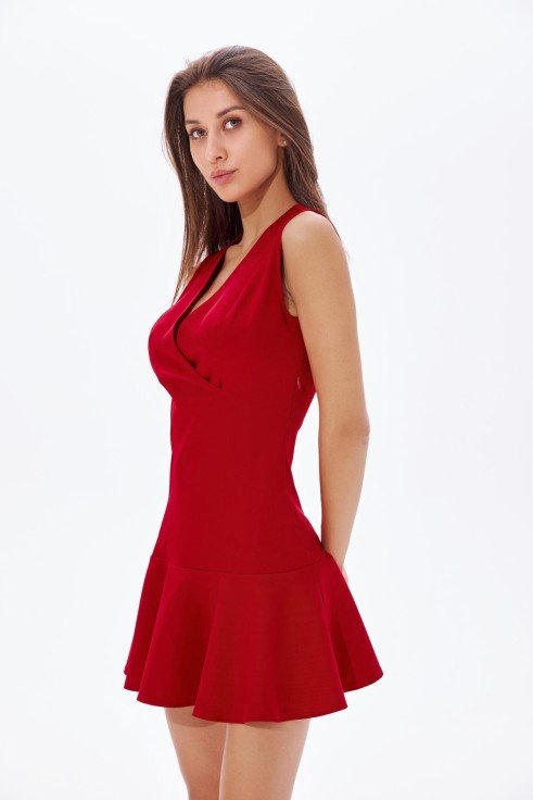Фото Красное мини-платье с глубоким вырезом (1)